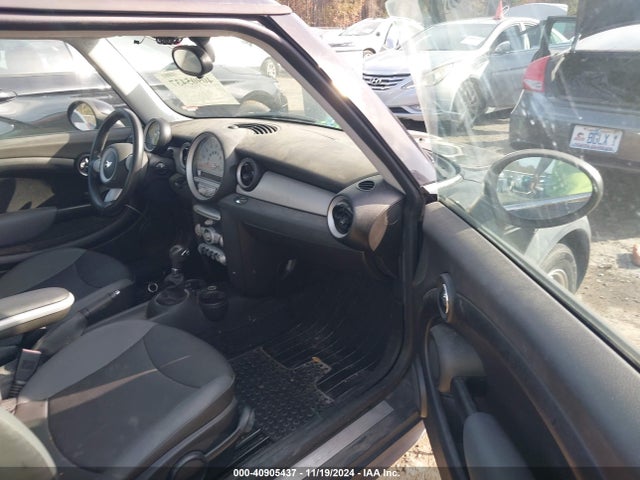 2010 MINI COOPER WMWMF3C50ATZ22967 Photo 4
