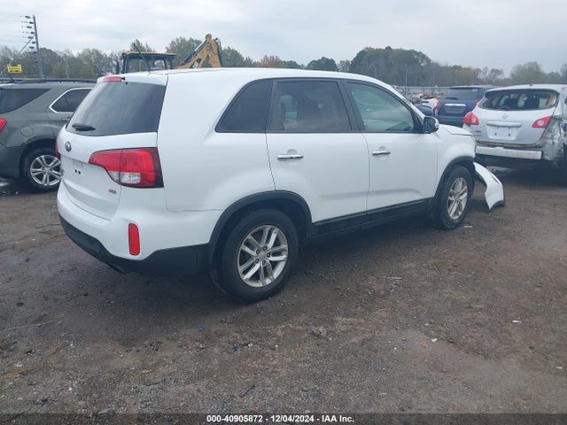 KIA SORENTO LX 2015 5XYKT3A62FG593142 Image 4