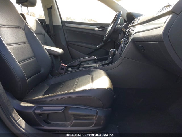 1VWAA7A30JC000127 Volkswagen Passat 2.0t R-line/2.0t S