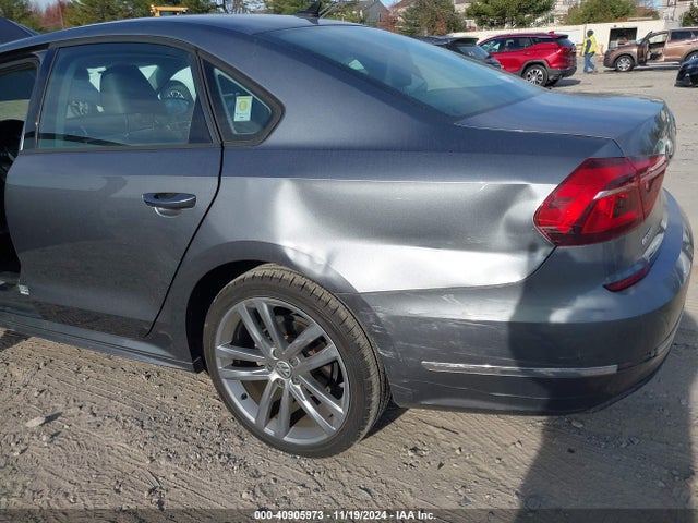 1VWAA7A30JC000127 Volkswagen Passat 2.0t R-line/2.0t S