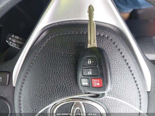 Toyota COROLLA LE 2018 5YFBURHE0JP756629 Image 11