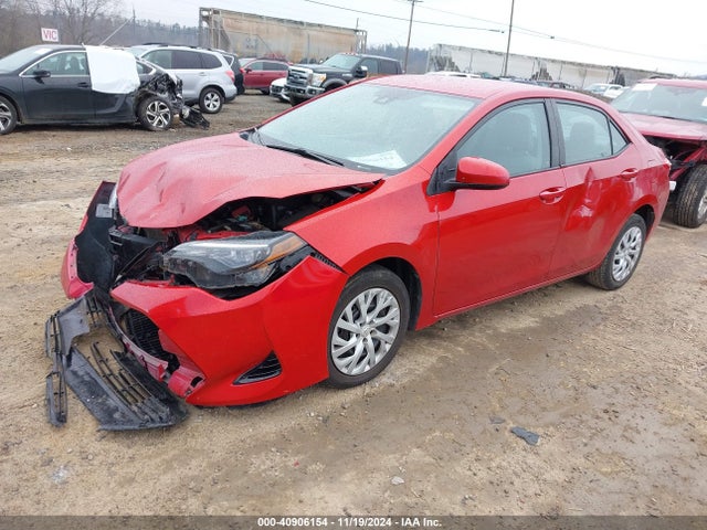 Toyota COROLLA LE 2018 5YFBURHE0JP756629 Image 2