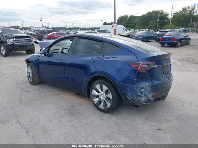 2024 TESLA MODEL Y 7SAYGDEE8RA252538 Photo 2