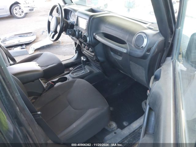 1C4BJWDG4HL644661 Jeep Wrangler Unlimited Sport 4x4
