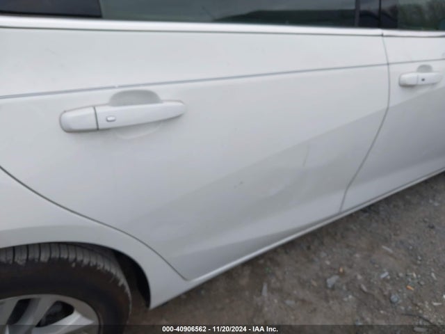 1G1ZE5STXHF161406 Chevrolet MALIBU 1LT