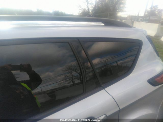 1FMCU0GD9KUA11564 Ford ESCAPE SE