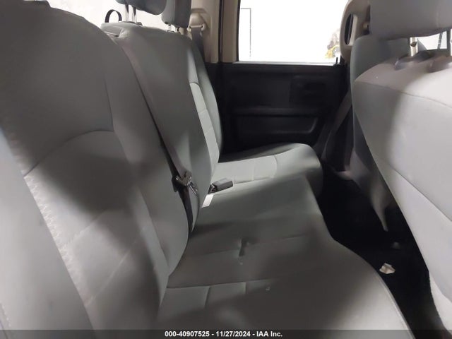 1C6RR7FT2KS682272 RAM 1500 Classic Tradesman  4x4 6'4 Box