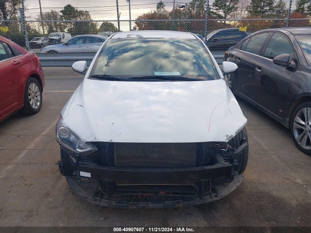 5NPD84LF1JH321888 Hyundai ELANTRA SEL