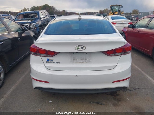 5NPD84LF1JH321888 Hyundai ELANTRA SEL