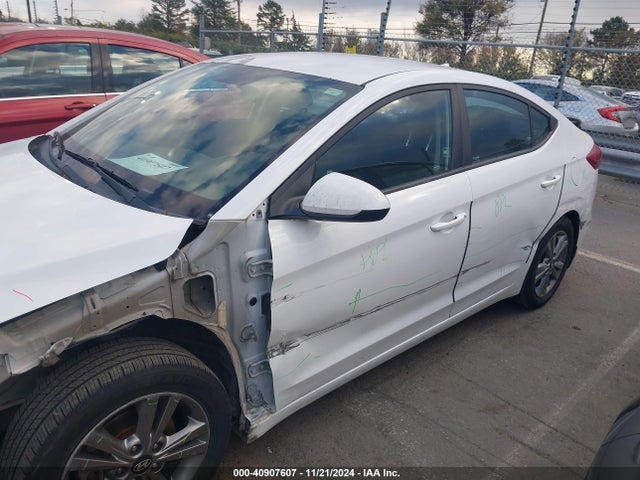 5NPD84LF1JH321888 Hyundai ELANTRA SEL