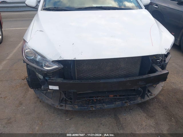 5NPD84LF1JH321888 Hyundai ELANTRA SEL