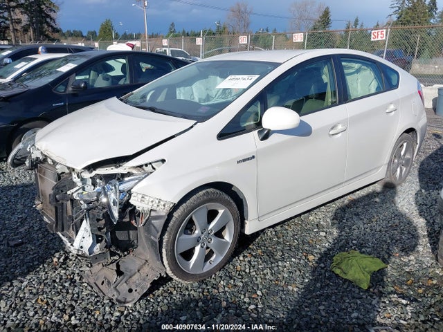 Toyota Prius Five 2014 JTDKN3DU2E0367658 Image 2