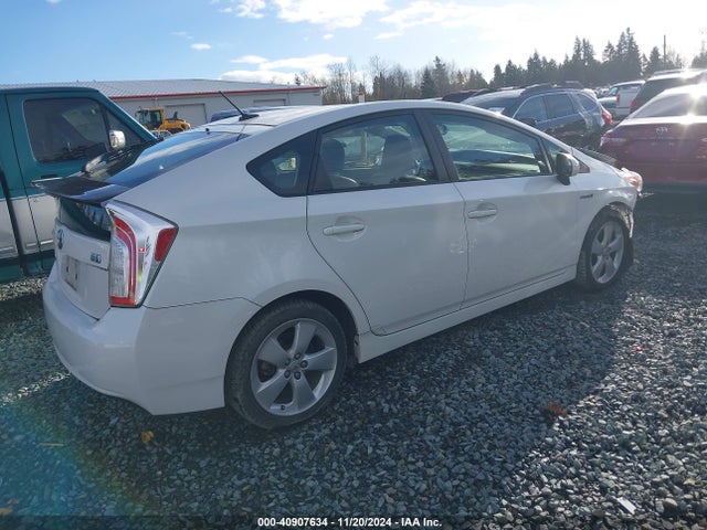 Toyota Prius Five 2014 JTDKN3DU2E0367658 Image 4