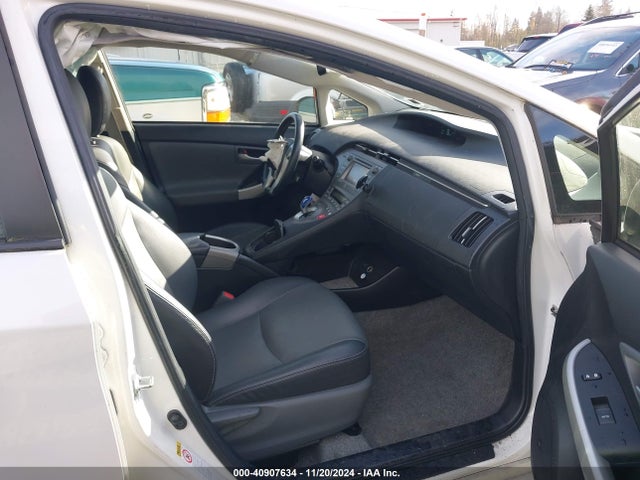 Toyota Prius Five 2014 JTDKN3DU2E0367658 Image 5