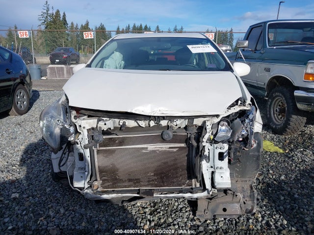 Toyota Prius Five 2014 JTDKN3DU2E0367658 Image 6