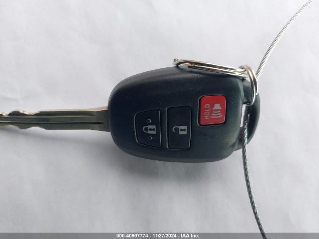 Toyota RAV4 LE 2016 JTMZFREV5GJ090667 Image 11