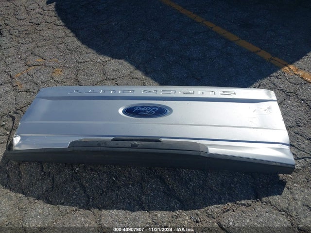 1FT7W2BT4JEB38340 Ford F-250 Xlt