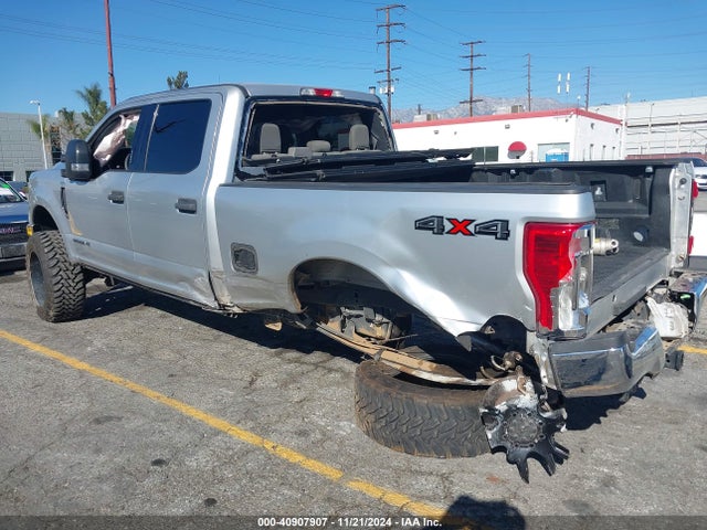 1FT7W2BT4JEB38340 Ford F-250 Xlt