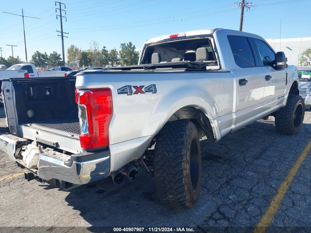 1FT7W2BT4JEB38340 Ford F-250 Xlt