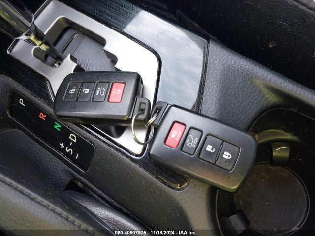 Toyota Rav4 Limited 2018 JTMDFREV5JJ259376 Image 11