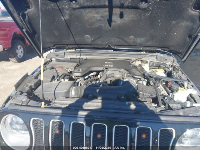 1C4HJXEG9JW216717 Jeep Wrangler Unlimited Sahara 4x4