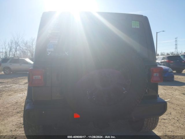 1C4HJXEG9JW216717 Jeep Wrangler Unlimited Sahara 4x4