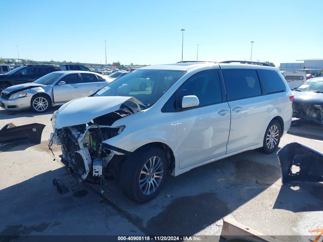 Toyota Sienna Xle 8 Passenger 2018 5TDYZ3DC8JS924098 Image 2