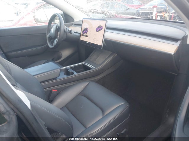 2022 TESLA MODEL Y 7SAYGDEE7NA008549 Photo 4
