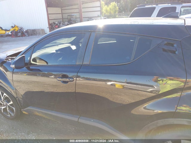 NMTKHMBX2JR010013 Toyota C-HR XLE
