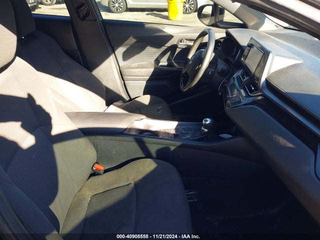 NMTKHMBX2JR010013 Toyota C-HR XLE