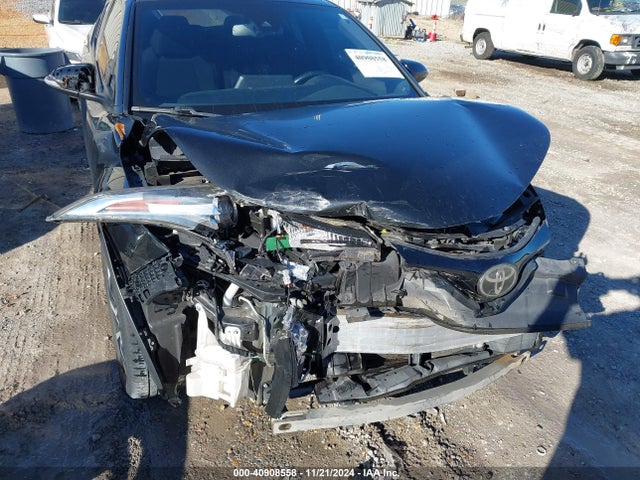 NMTKHMBX2JR010013 Toyota C-HR XLE