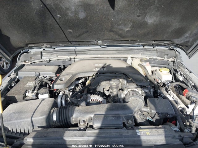 1C4HJXEG1KW571530 Jeep Wrangler Unlimited Sahara 4x4