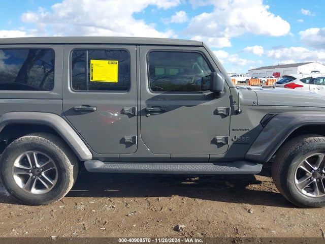 1C4HJXEG1KW571530 Jeep Wrangler Unlimited Sahara 4x4