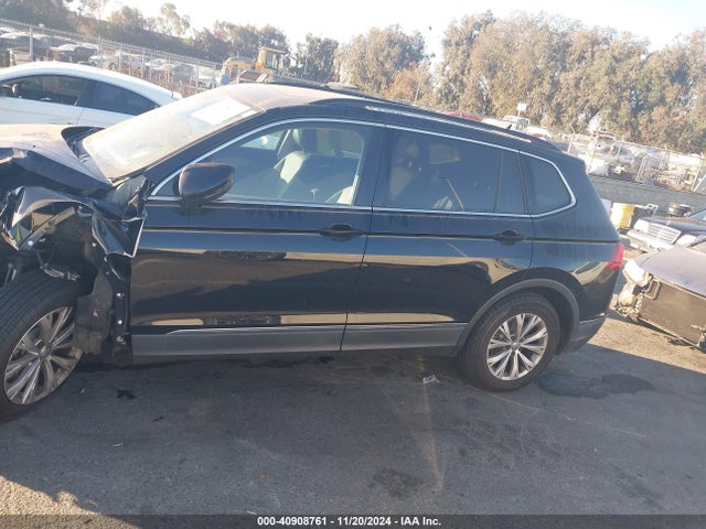 3VV3B7AX9JM162043 Volkswagen Tiguan 2.0t Se/2.0t Sel