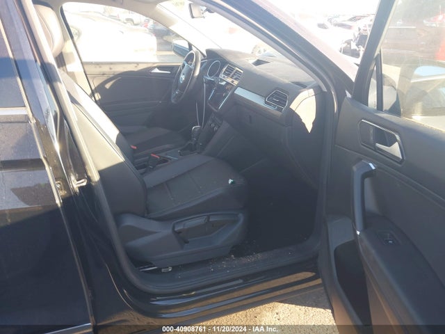 3VV3B7AX9JM162043 Volkswagen Tiguan 2.0t Se/2.0t Sel