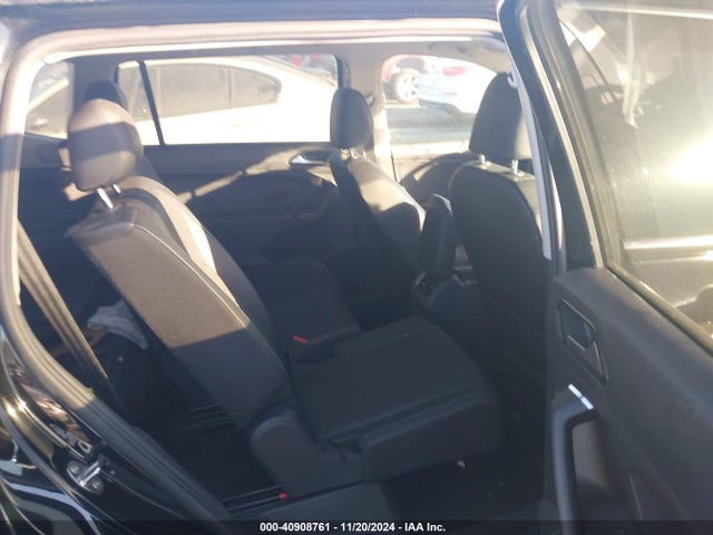 3VV3B7AX9JM162043 Volkswagen Tiguan 2.0t Se/2.0t Sel