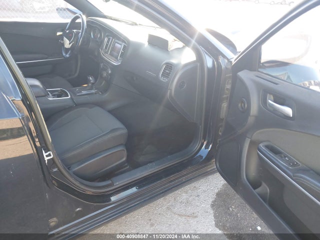 40908847 :رقم المزاد ، 2C3CDXBG8FH754681 vin ، 2015 Dodge Charger Se مزاد بيع
