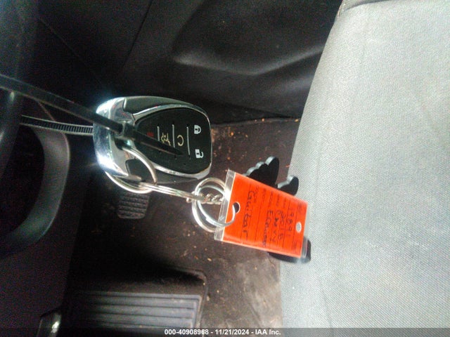 3GNAXJEV8JL126807 Chevrolet EQUINOX LT