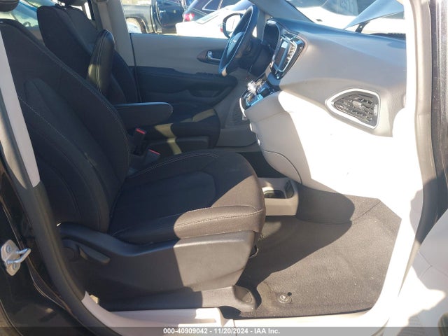 2C4RC1CG6PR534147 Chrysler Voyager Lx