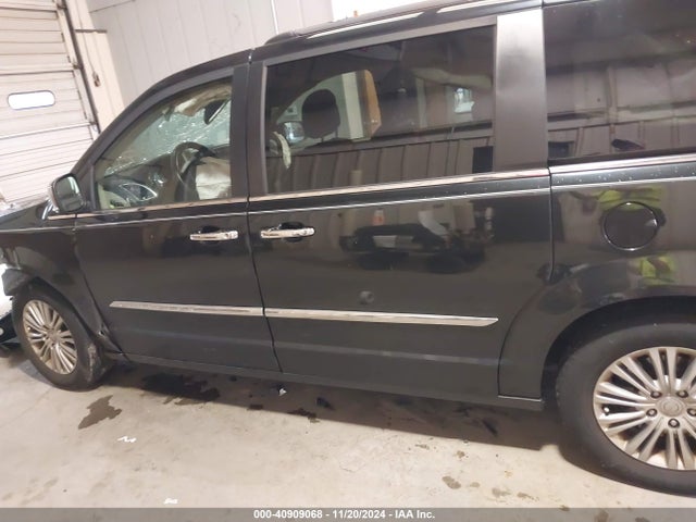 2C4RC1CG5GR149551 Chrysler Town & Country Touring-l Anniversary Edition