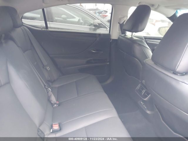 58ADA1C11RU045743 Lexus ES 300H