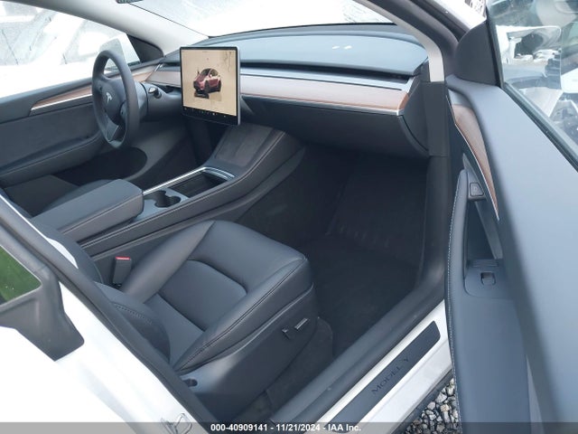 2024 TESLA MODEL Y 7SAYGDEE6RF129422 Photo 4