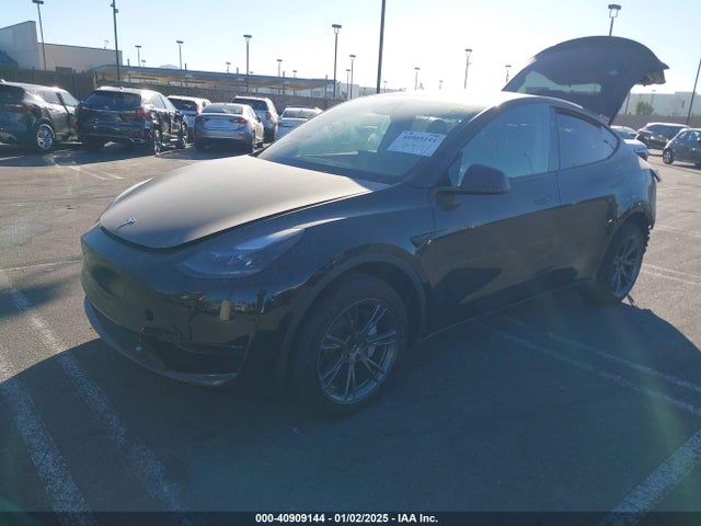 2024 TESLA MODEL Y 7SAYGDEDXRF195463 Photo 1