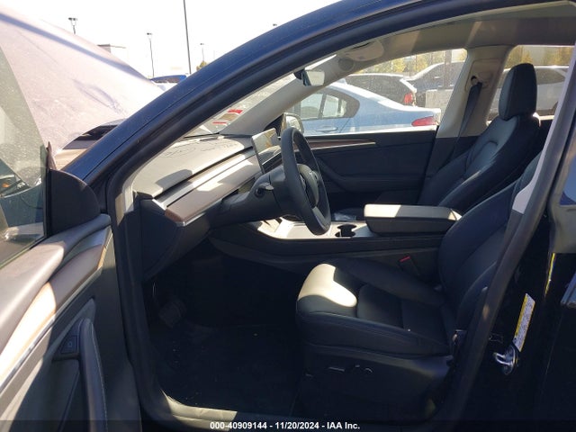 2024 TESLA MODEL Y 7SAYGDEDXRF195463 Photo 4