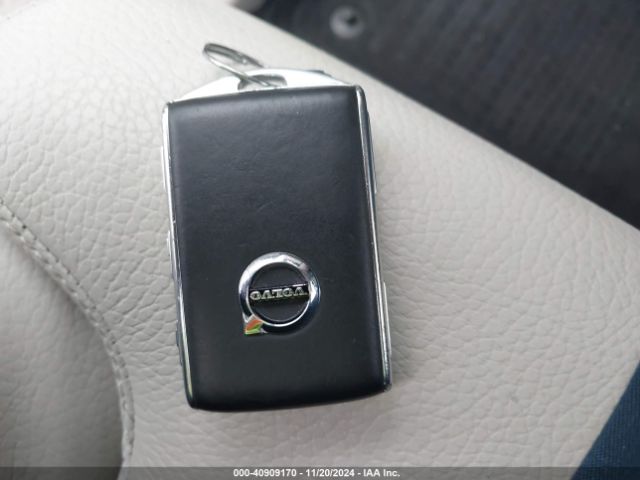 2020 VOLVO XC60 YV4A22RL9L1598740 Photo 10