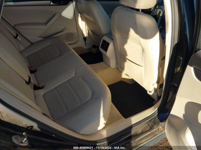 1VWBN7A35EC034823 Volkswagen Passat 2.0l Tdi Se