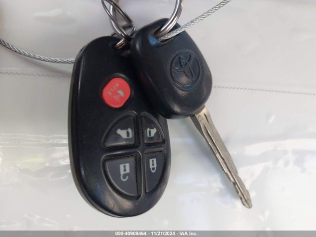 5TDKK3DC9ES464627 Toyota Sienna Le V6 8 Passenger