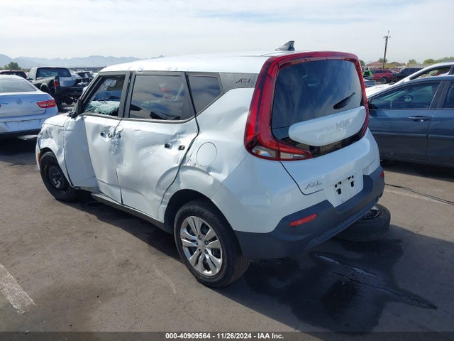 KIA SOUL LX 2022 KNDJ23AU5N7156776 Image 3