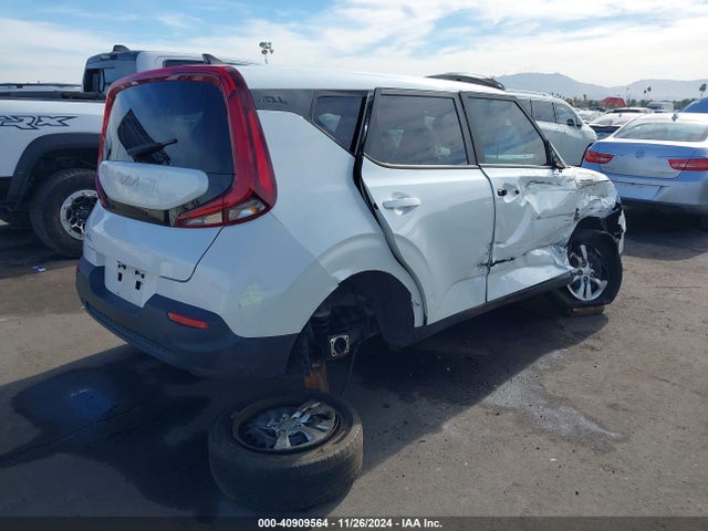 KIA SOUL LX 2022 KNDJ23AU5N7156776 Image 4