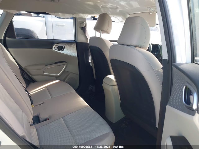 KIA SOUL LX 2022 KNDJ23AU5N7156776 Image 8